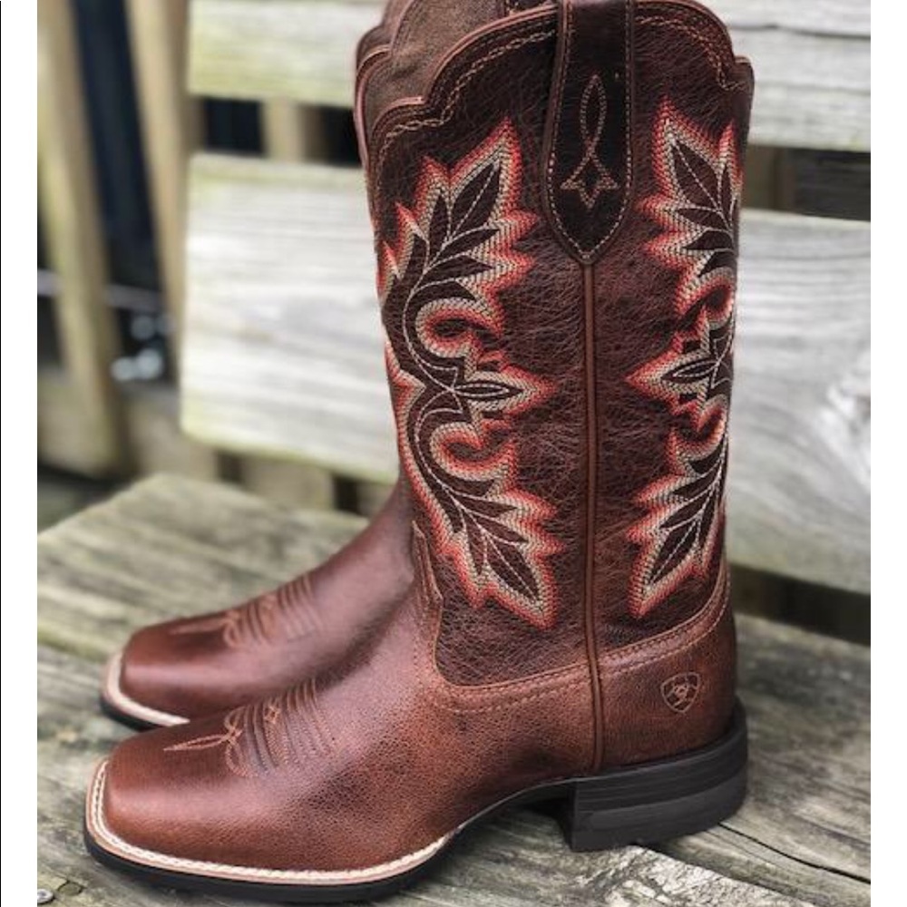 ****SOLD****ARIAT BREAKOUT RUSTIC WESTERN BOOTS